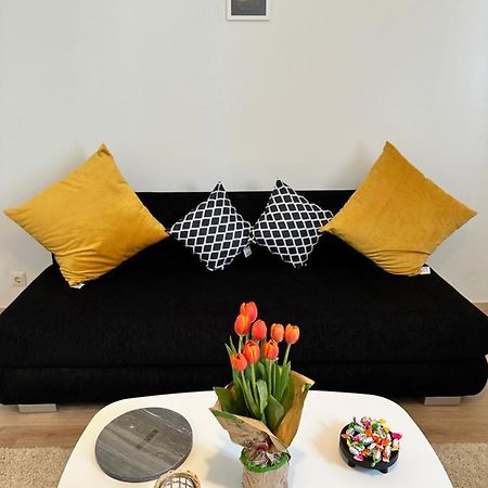 Cozy 8-Person Home In Vienna Located At Haberlgasse 82 N1 Bagian luar foto