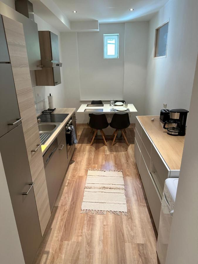 Cozy 8-Person Home In Vienna Located At Haberlgasse 82 N1 Bagian luar foto