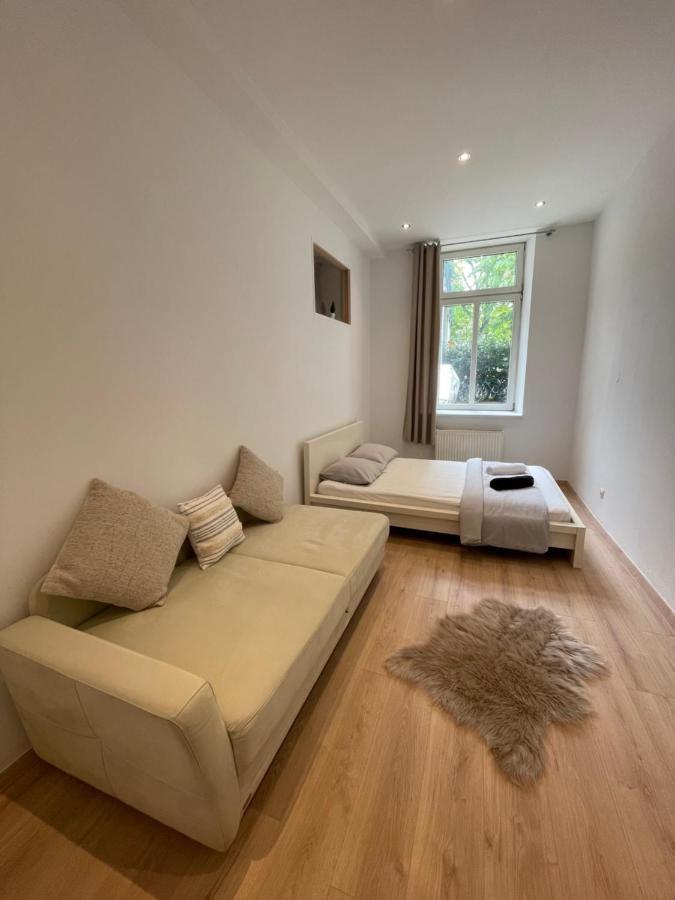 Cozy 8-Person Home In Vienna Located At Haberlgasse 82 N1 Bagian luar foto