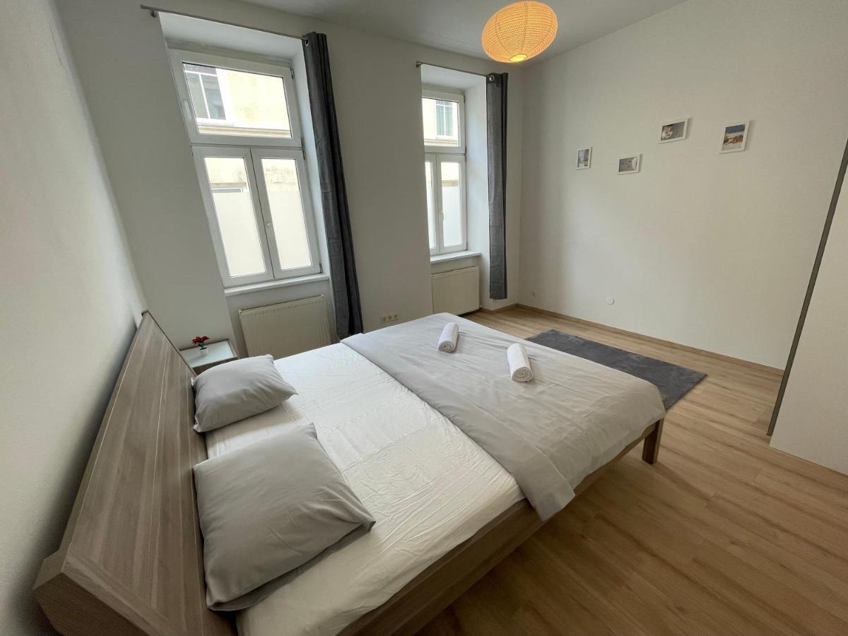 Cozy 8-Person Home In Vienna Located At Haberlgasse 82 N1 Bagian luar foto